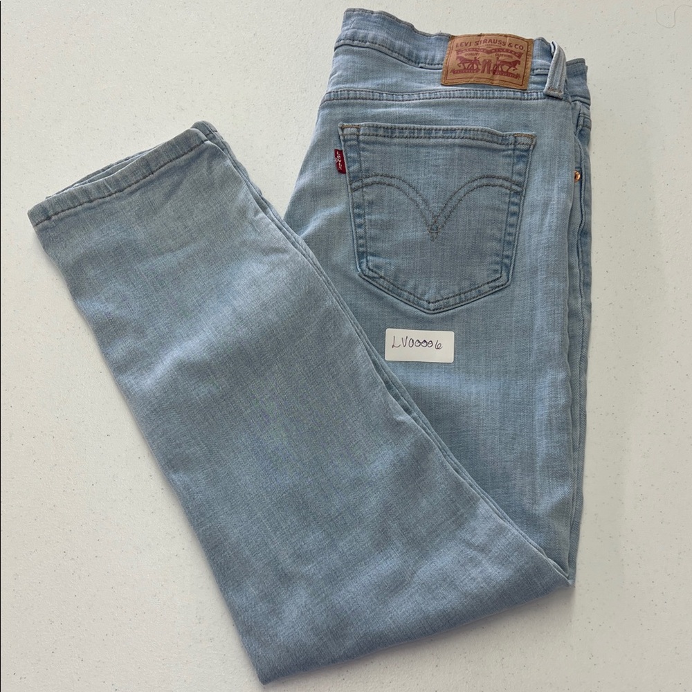 Levi's Women's Boyfriend Jeans in Light Blue Size 28